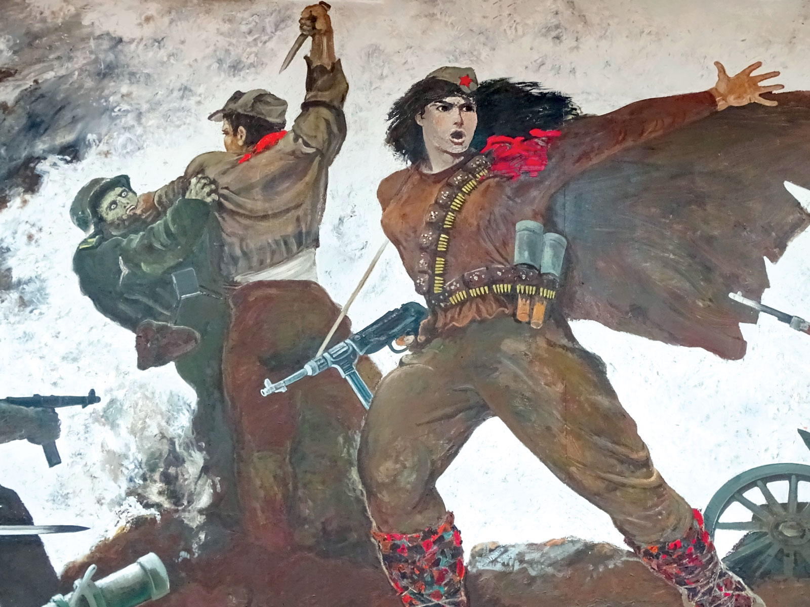 Mujer partisana en batalla, detalle del mural del Museo Nacional de Historia de Tirana, Albania