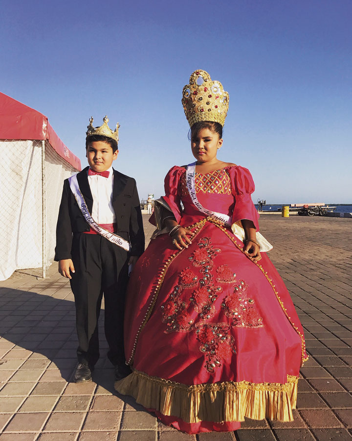 © Mayra Martell, _Reina y Rey_. Carnaval de la playa en Altata, Sinaloa, de la serie _Beautiful_. Cortesía de la artista