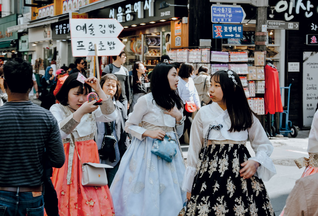 Insa-dong, Seúl, 2019. Fotografía de Adli Wahid. *Unsplash* 