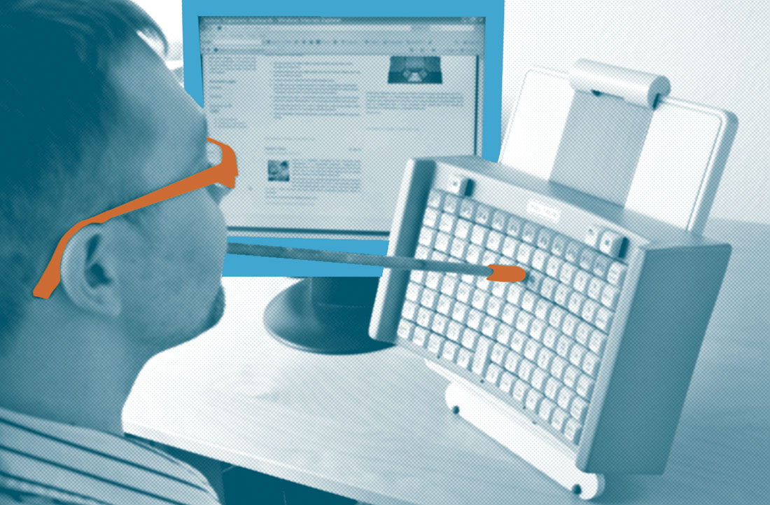 Dibujo azul con detalles naranjas sobre una fotografía de una persona que utiliza un control con la boca para interactuar con un teclado vertical, al fondo una pantalla de una computadora.
