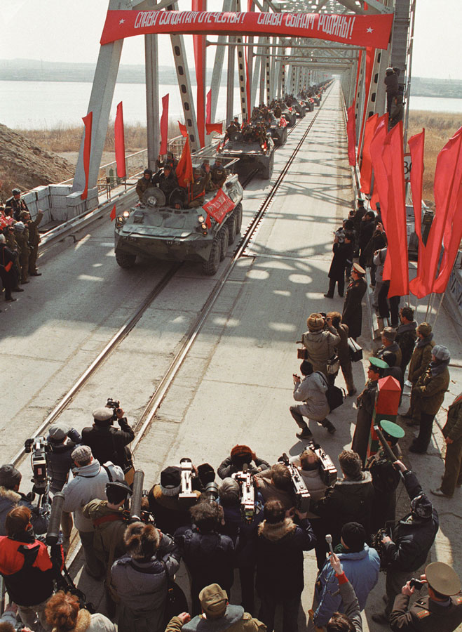 Retirada de las tropas soviéticas de Afganistán, 1989. Fotografía de A. Solomonov. RIA Novosti Archive -BY-SA
