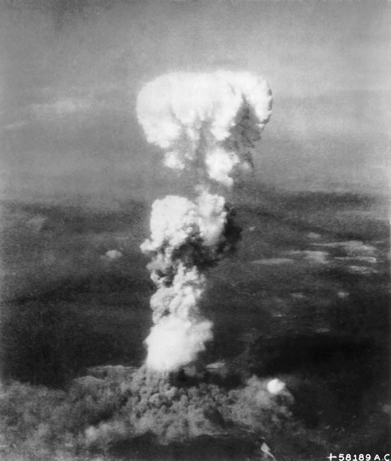 Hongo nuclear sobre Hiroshima, 1945. National Archives and Records Administration