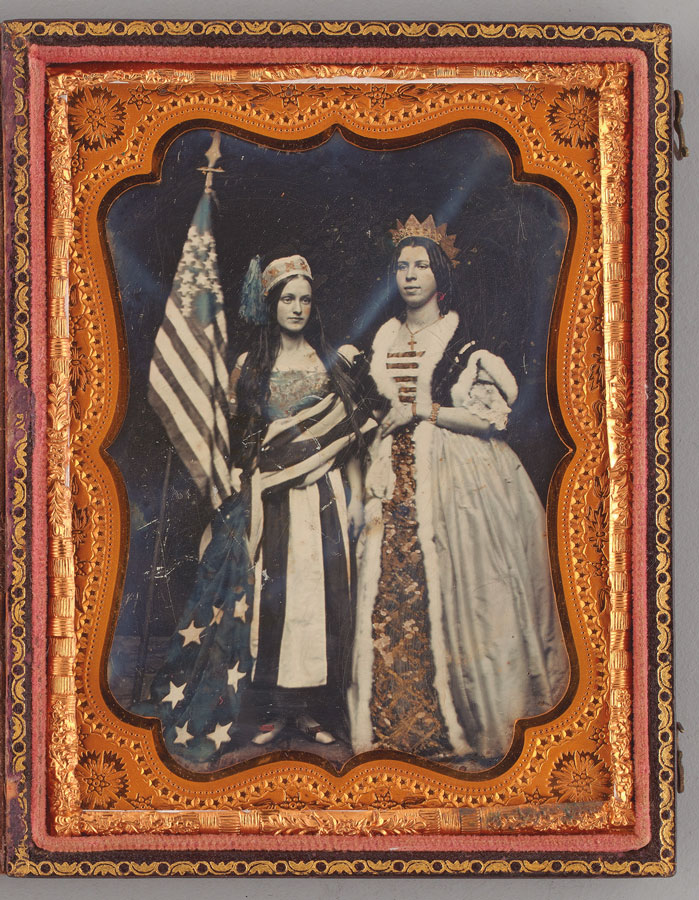 Retrato de dos mujeres de pie sosteniendo una bandera americana, 1856. Art Institute of Chicago