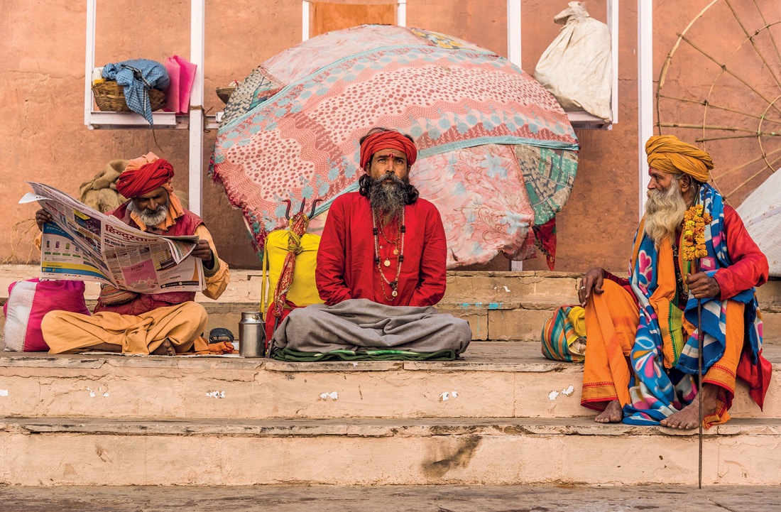 Sadhus, Benarés, 2015. Fotografía de Well-Bred Kannan. Flickr 